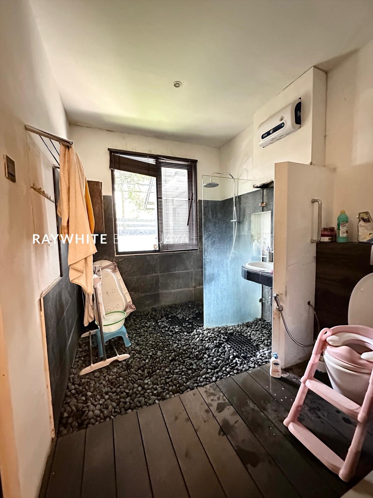 Rumah Siap Huni Dalam Kompleks Bona Indah