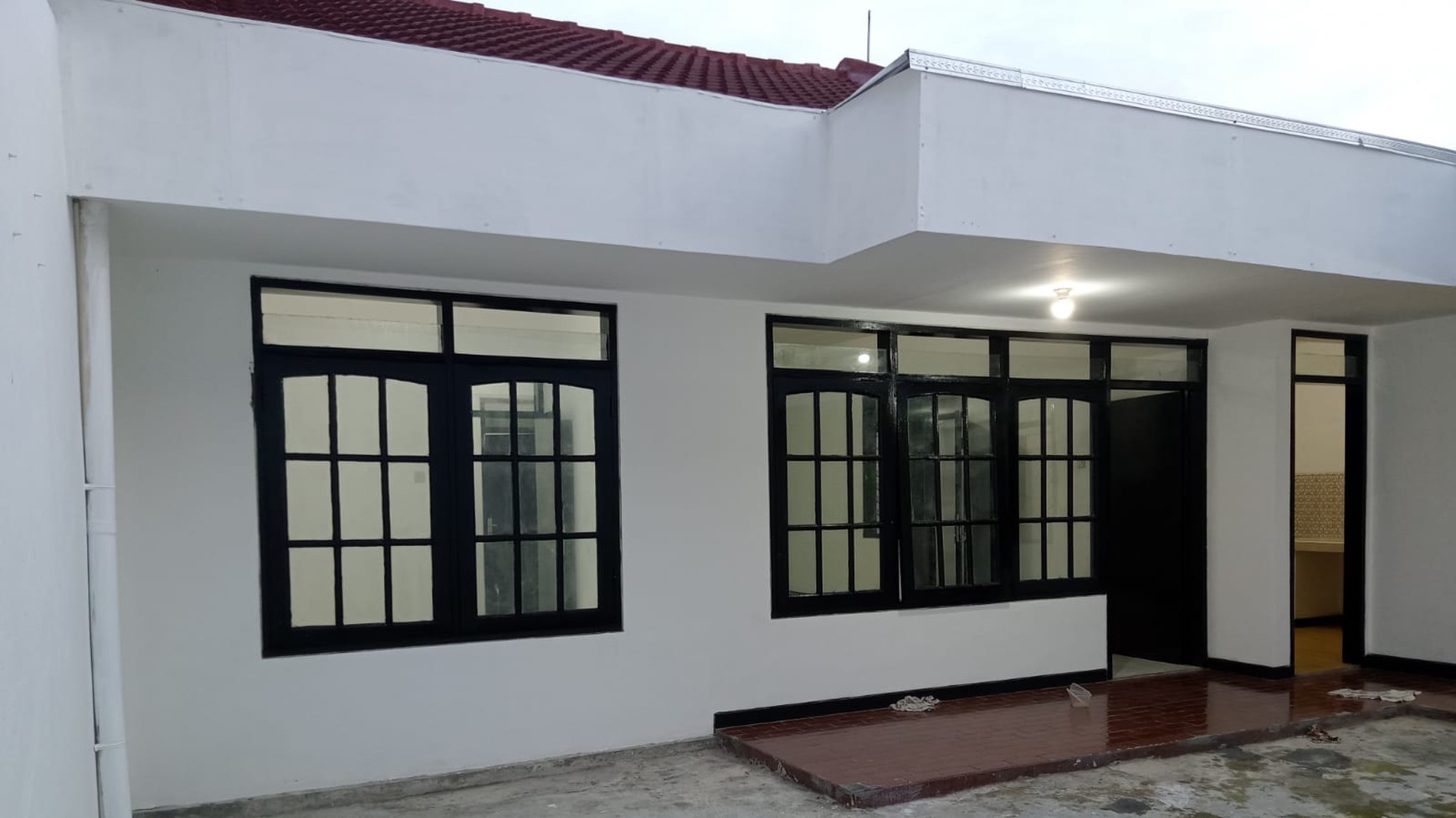 Disewakan Rumah Siap Huni Lokasi Di Klampis Anom Surabaya
