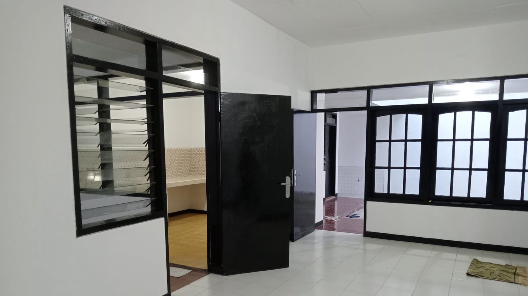 Disewakan Rumah Siap Huni Lokasi Di Klampis Anom Surabaya