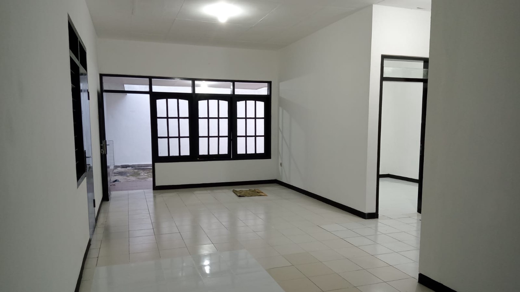 Disewakan Rumah Siap Huni Lokasi Di Klampis Anom Surabaya