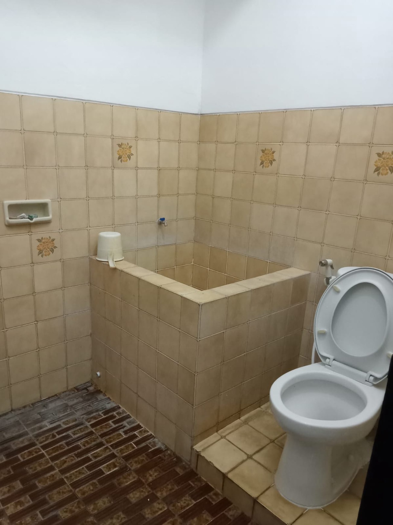 Disewakan Rumah Siap Huni Lokasi Di Klampis Anom Surabaya