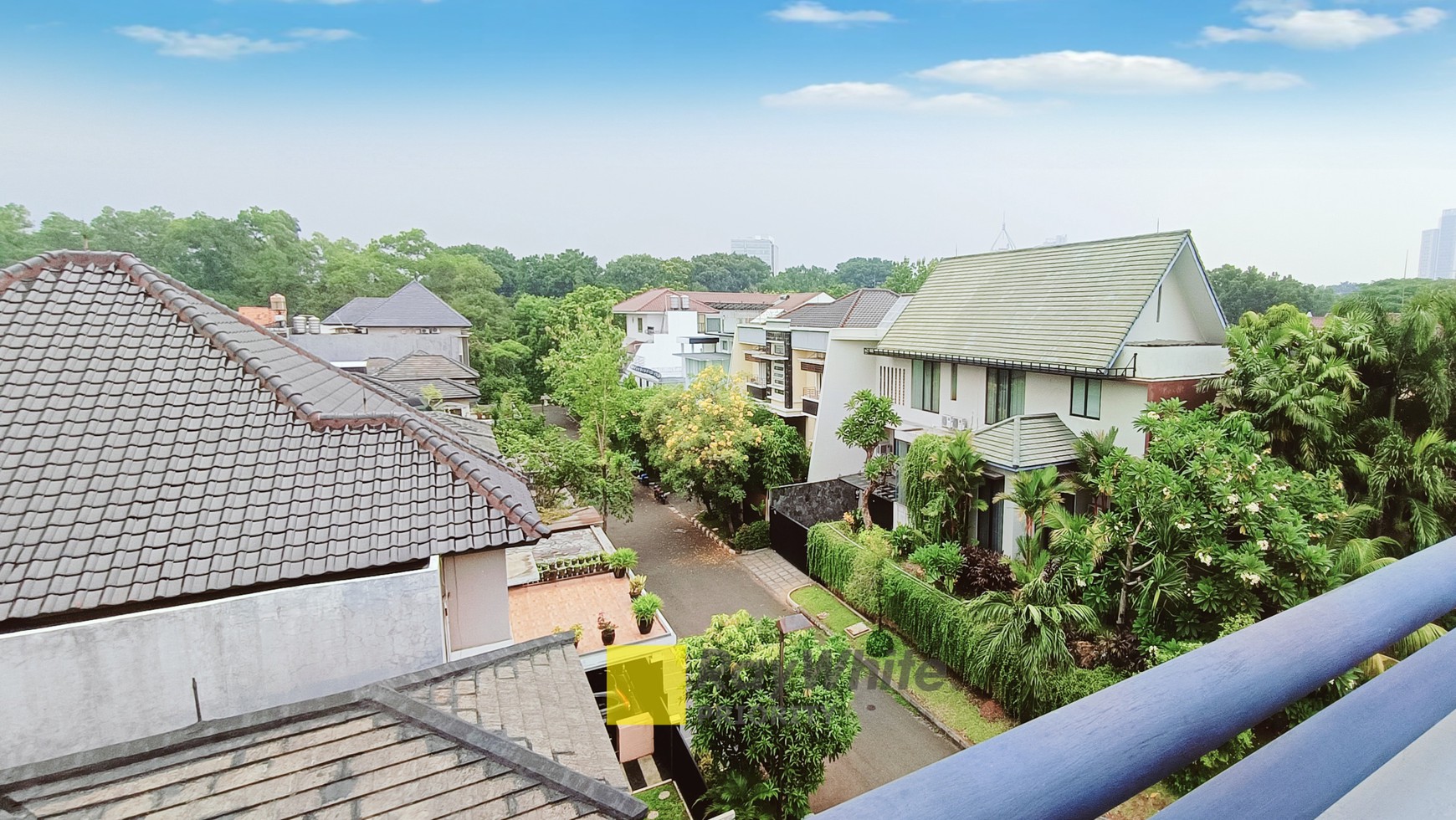 RUMAH MEWAH MINIMALIS MODERN DENGAN ROOFTOP ESTETIK DI CLUSTER MENTENG, BINTARO JAYA