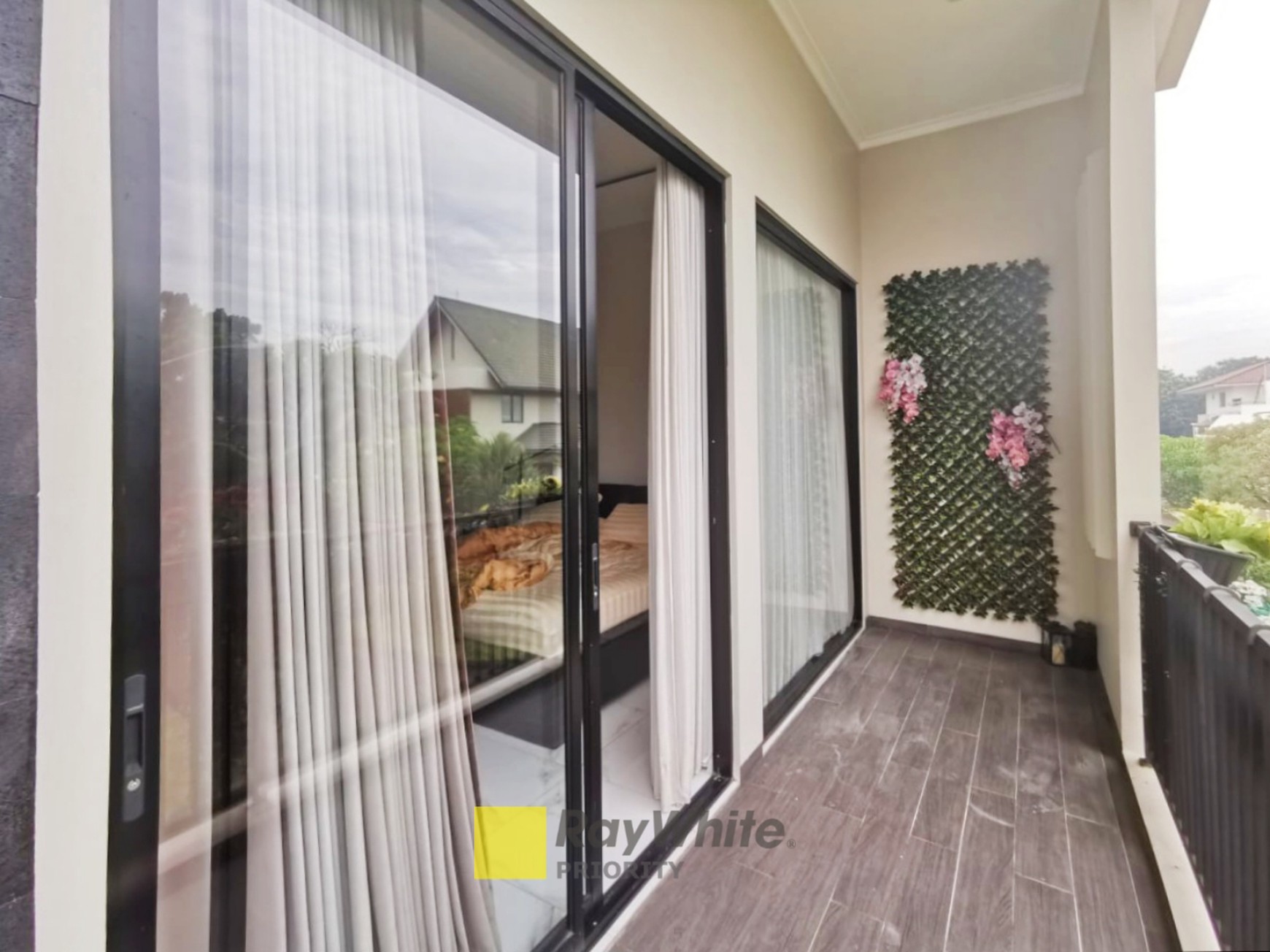 RUMAH MEWAH MINIMALIS MODERN DENGAN ROOFTOP ESTETIK DI CLUSTER MENTENG, BINTARO JAYA