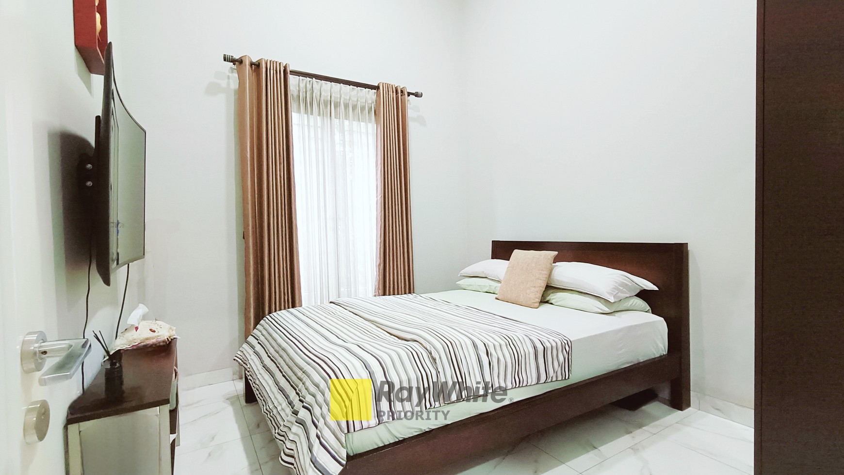 RUMAH MEWAH MINIMALIS MODERN DENGAN ROOFTOP ESTETIK DI CLUSTER MENTENG, BINTARO JAYA