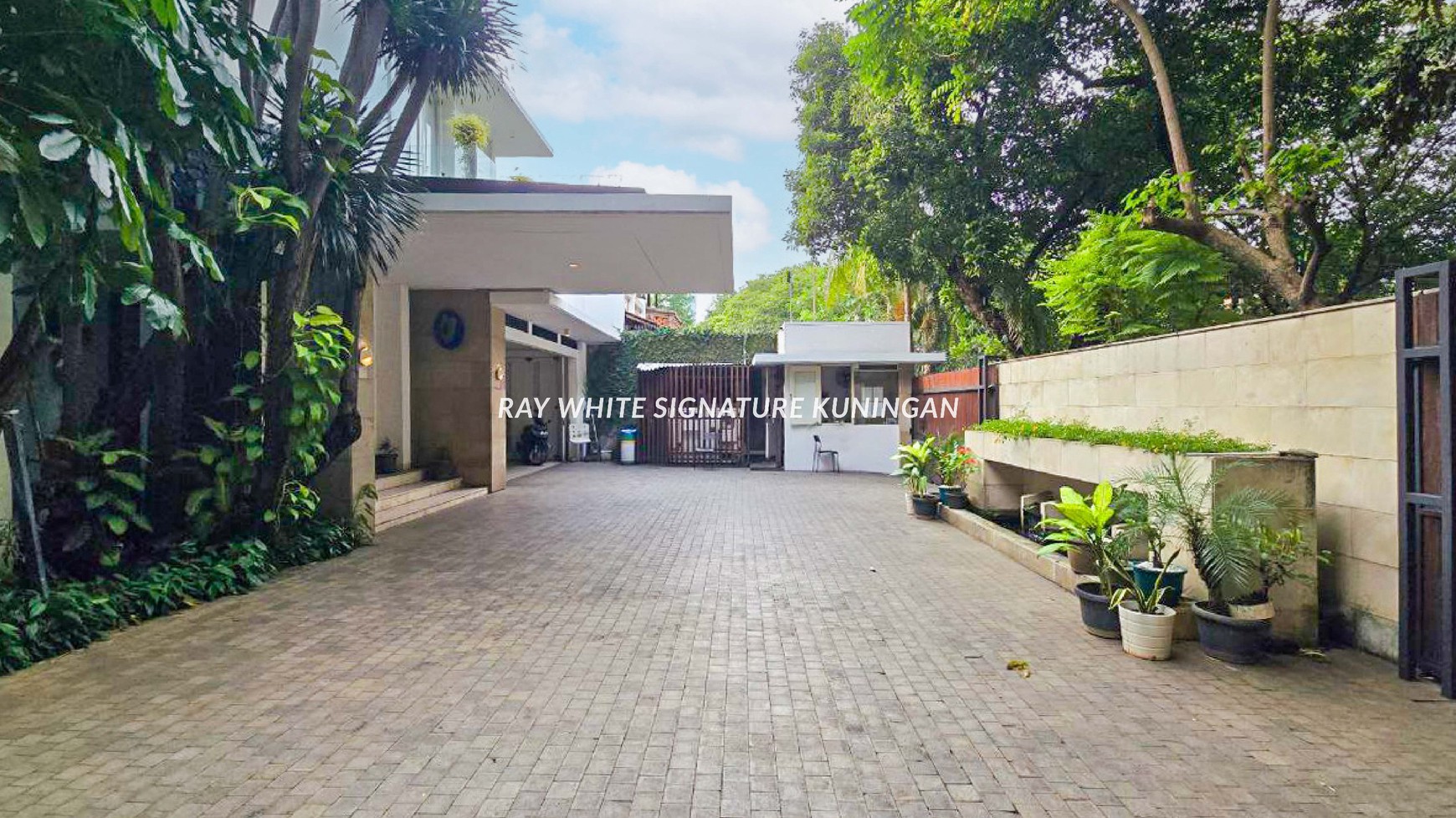 Rumah Mewah Lokasi Elite Dekat SCBD di Jl Mulawarman