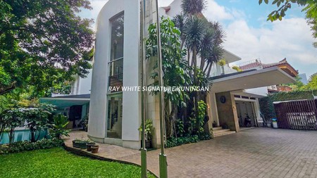 Rumah Mewah Lokasi Prime di Jl Mulawarman Dekat dengan SCBD