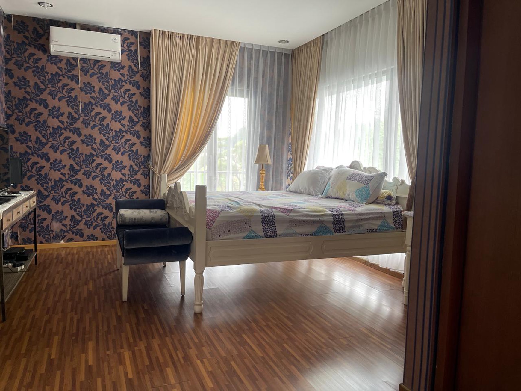 Disewakan Rumah  2 Lantai di perumahan  asri didaerah Lebak Bulus, Jakarta Selatan.
