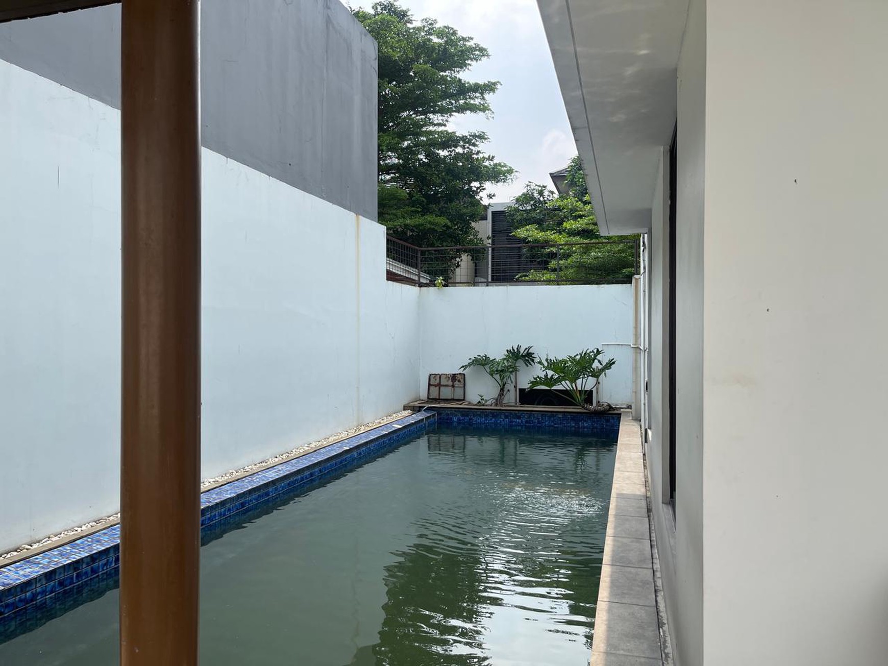 Disewakan Rumah  2 Lantai di perumahan  asri didaerah Lebak Bulus, Jakarta Selatan.