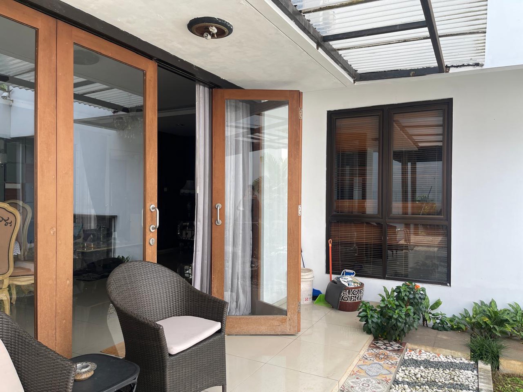Disewakan Rumah  2 Lantai di perumahan  asri didaerah Lebak Bulus, Jakarta Selatan.