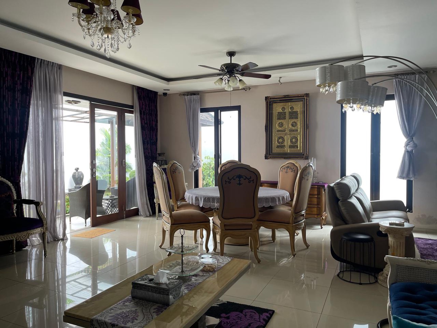 Disewakan Rumah  2 Lantai di perumahan  asri didaerah Lebak Bulus, Jakarta Selatan.
