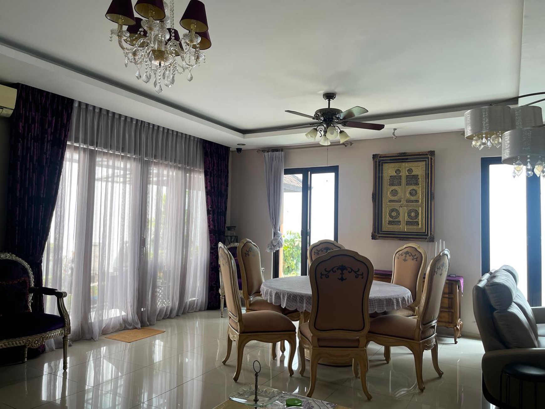 Disewakan Rumah  2 Lantai di perumahan  asri didaerah Lebak Bulus, Jakarta Selatan.