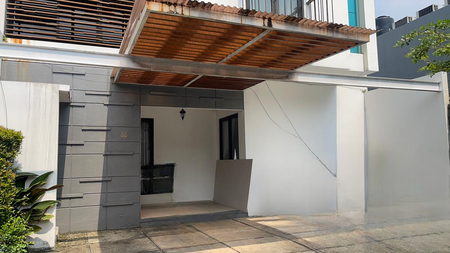 Disewakan Rumah  2 Lantai di perumahan  asri didaerah Lebak Bulus, Jakarta Selatan.