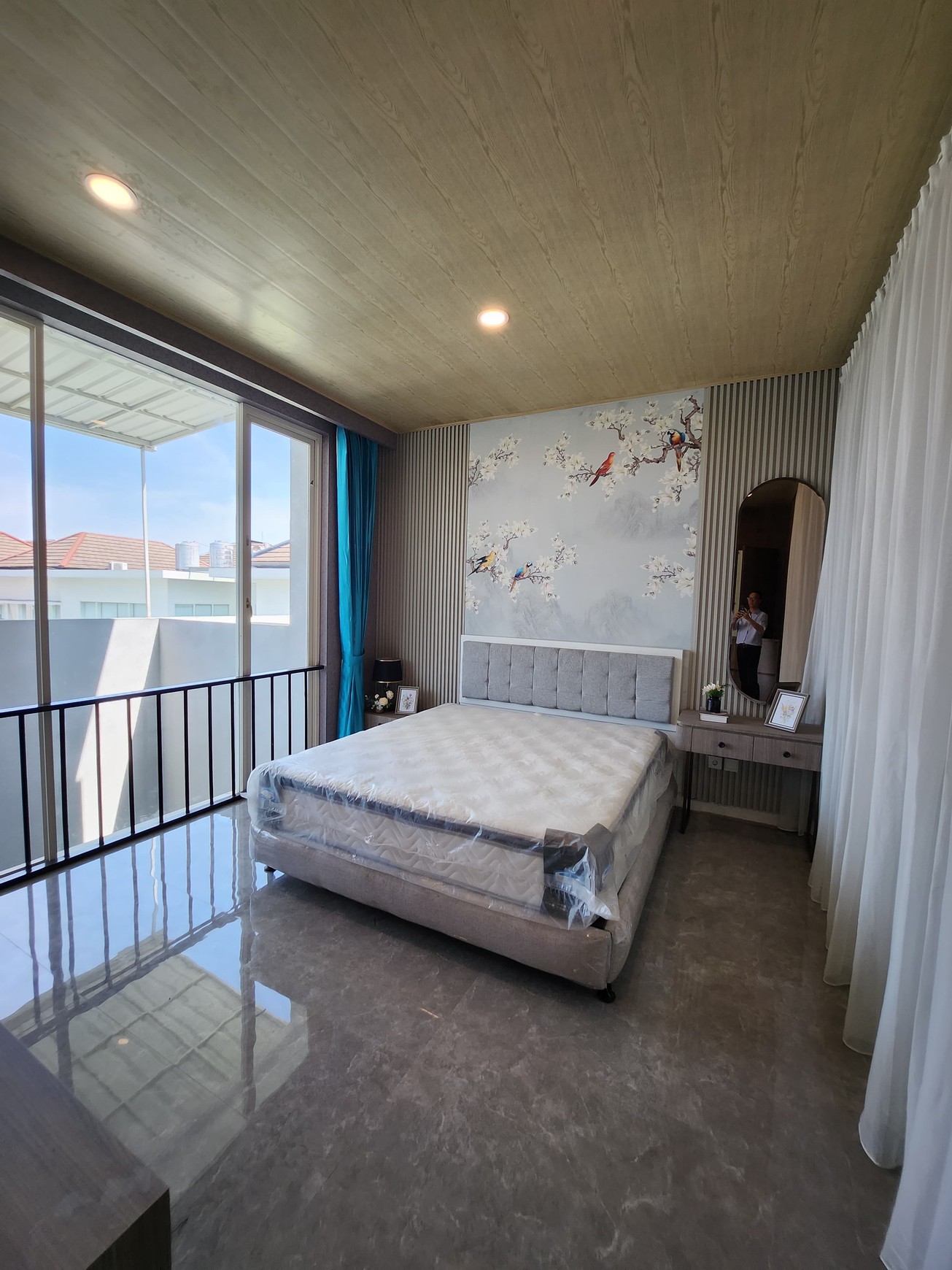 DIJUAL RUMAH MODERN - RITZ EMBASSY PAKUWON INDAH SURABAYA BARAT 