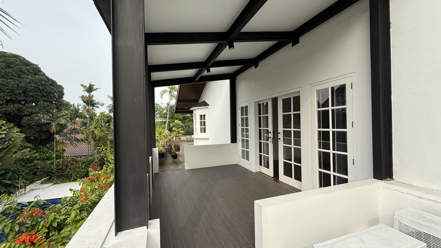RUMAH MEWAH DALAM COMPOUND DI KEMANG AREA