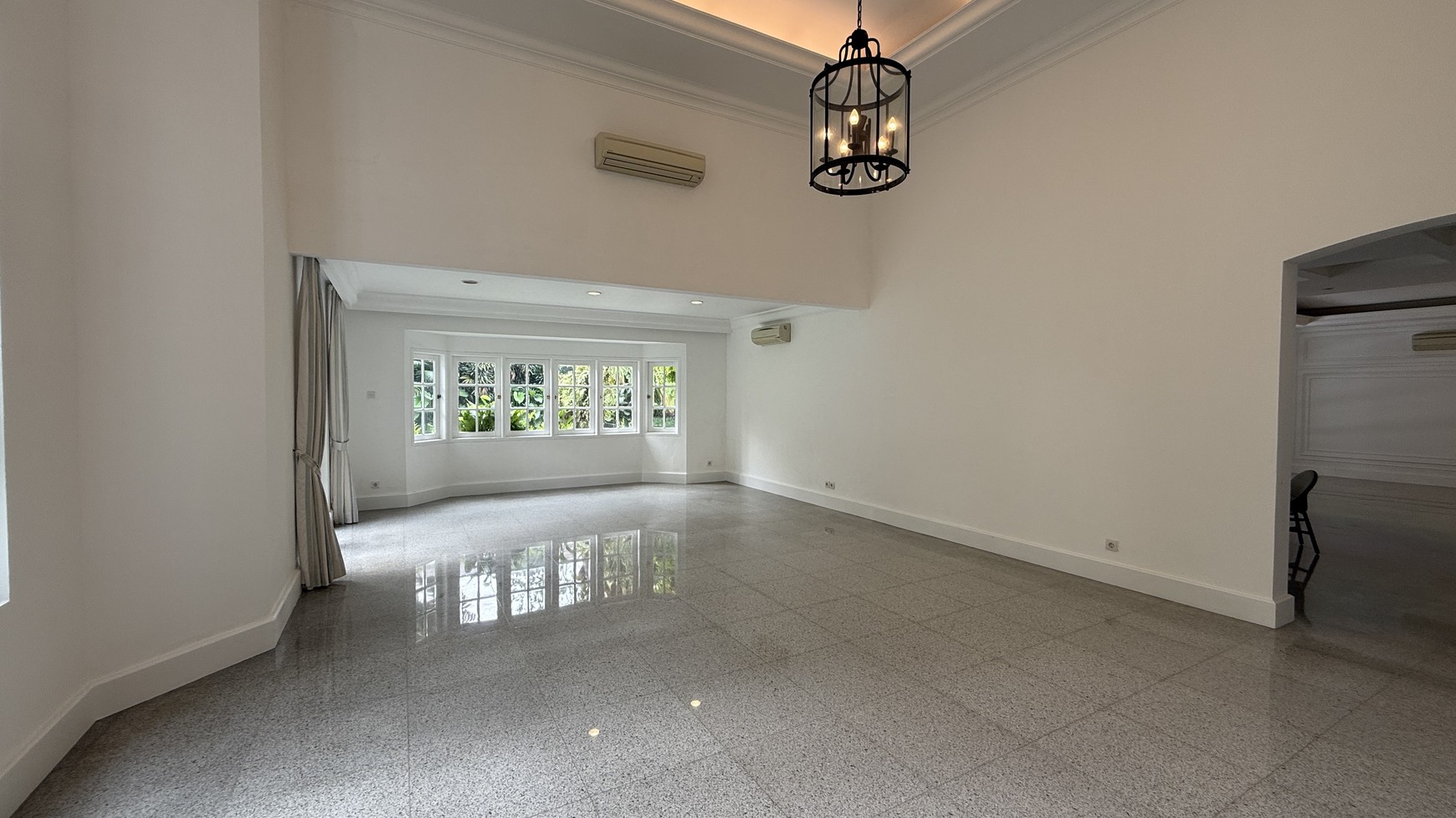 RUMAH MEWAH DALAM COMPOUND DI KEMANG AREA