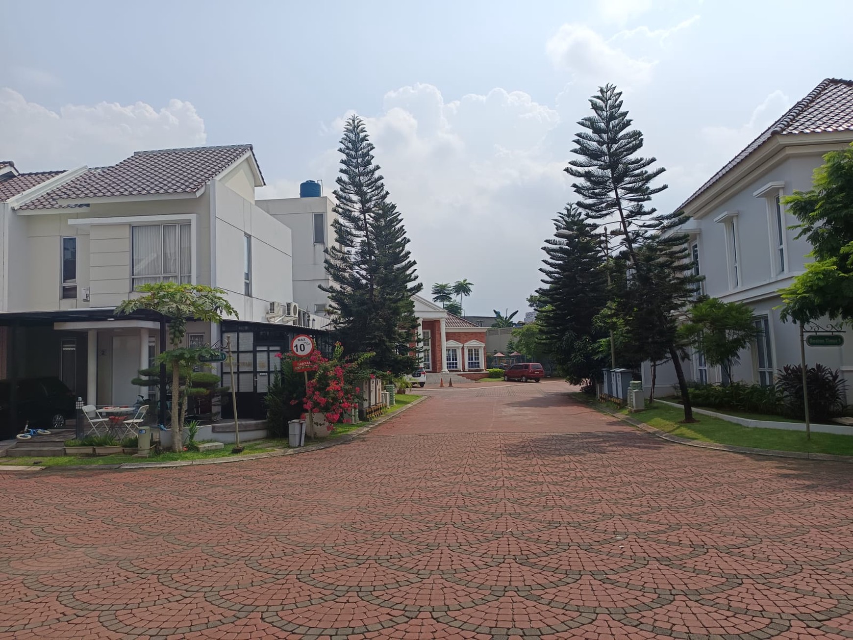 Rumah 2 Lantai Minimalis di Boston Village Gading Serpong