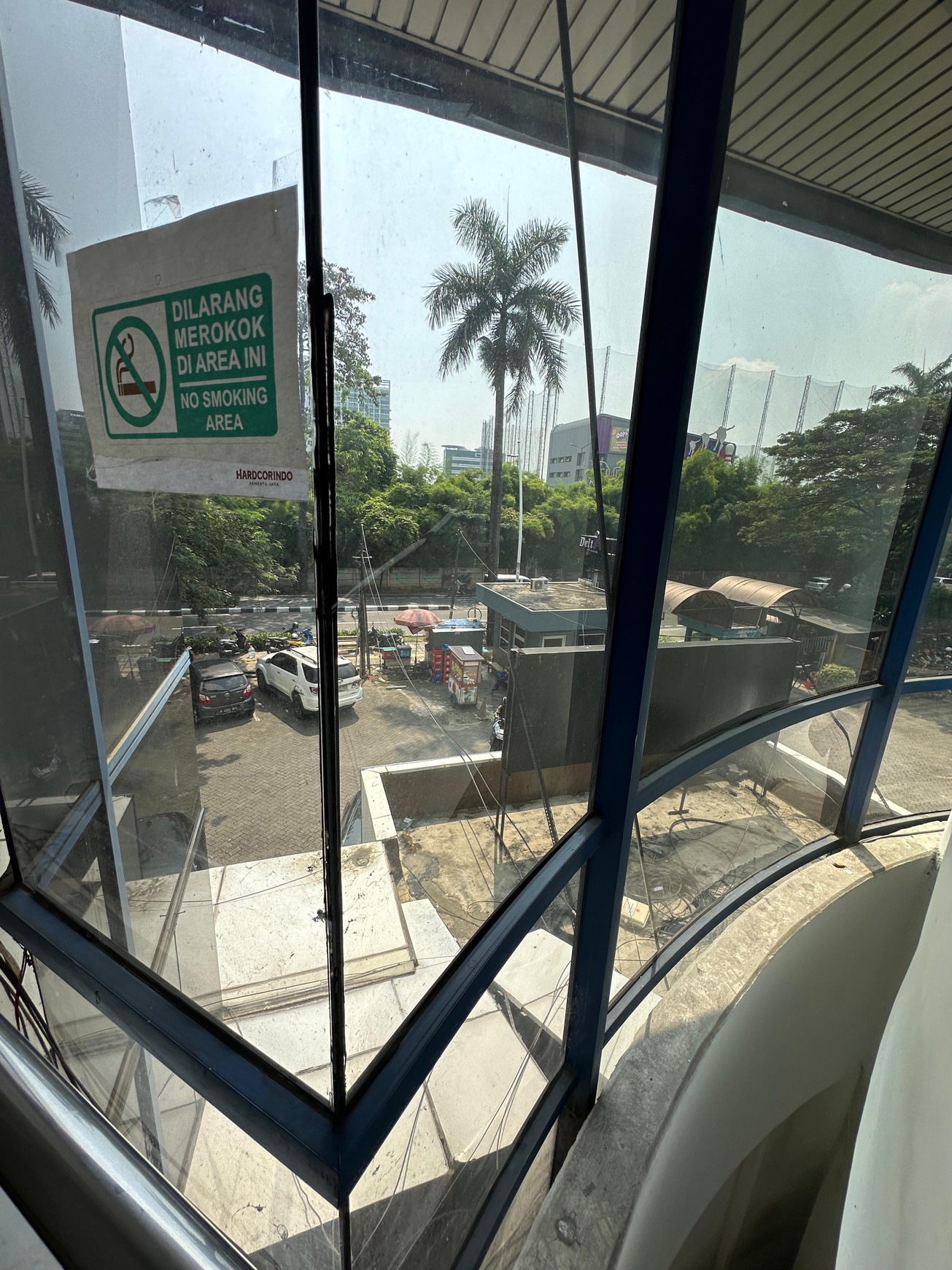 Gedung 4 lantai + RoofTop ex FoodHall di sisi Tol KebonJeruk, Jl raya Perjuangan, KebonJeruk Jakarta Barat