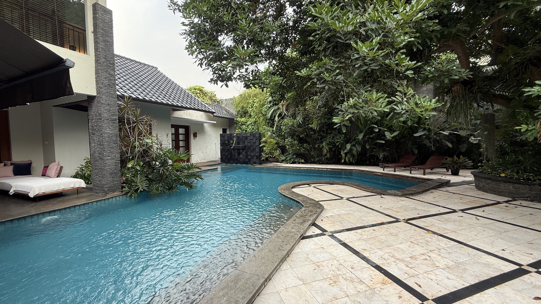 BIG AND BEAUTIFUL HOUSE AT CIPETE AREA