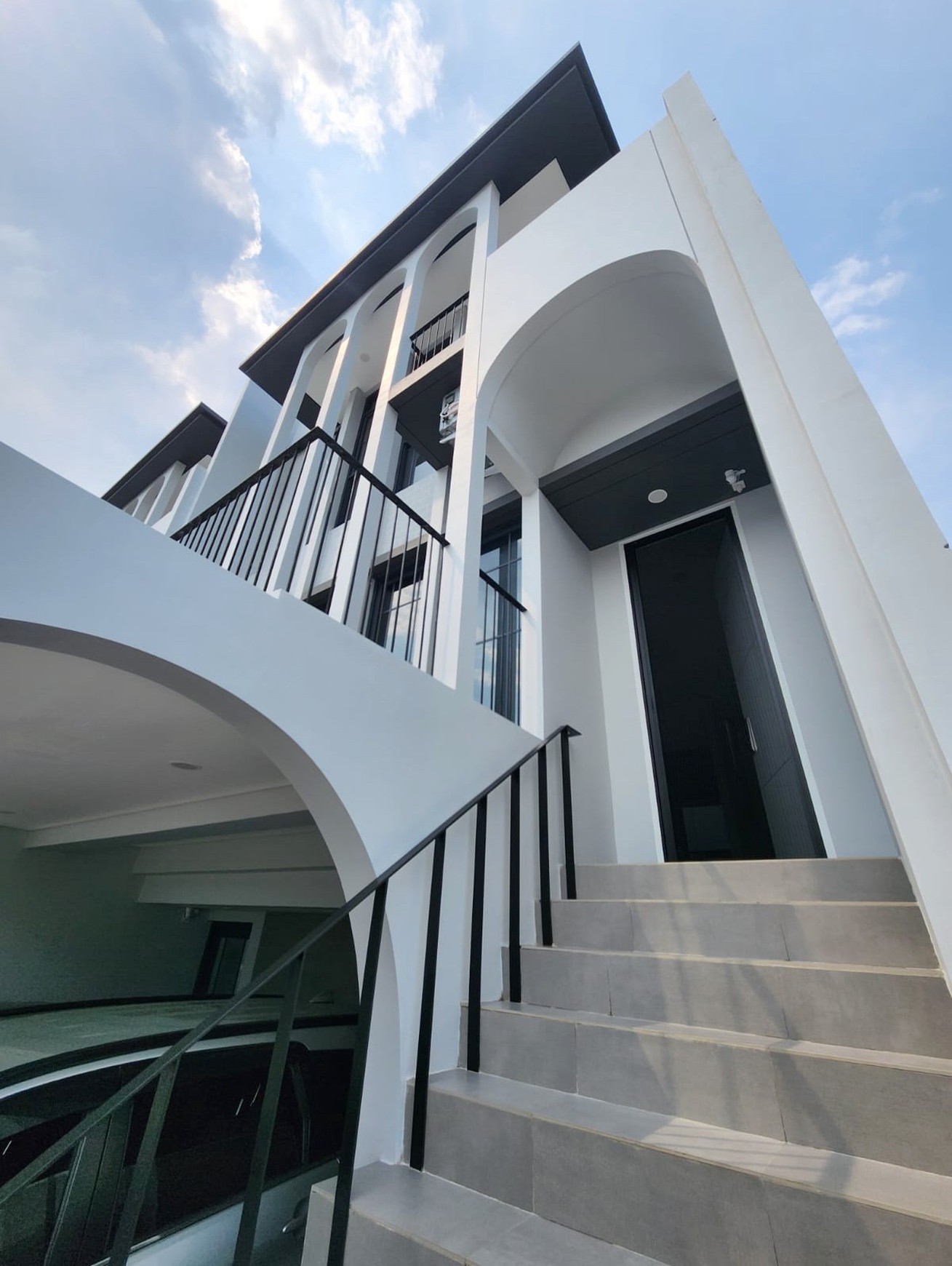 Rumah Cantik 3 Lantai di Greenwich BSD City
