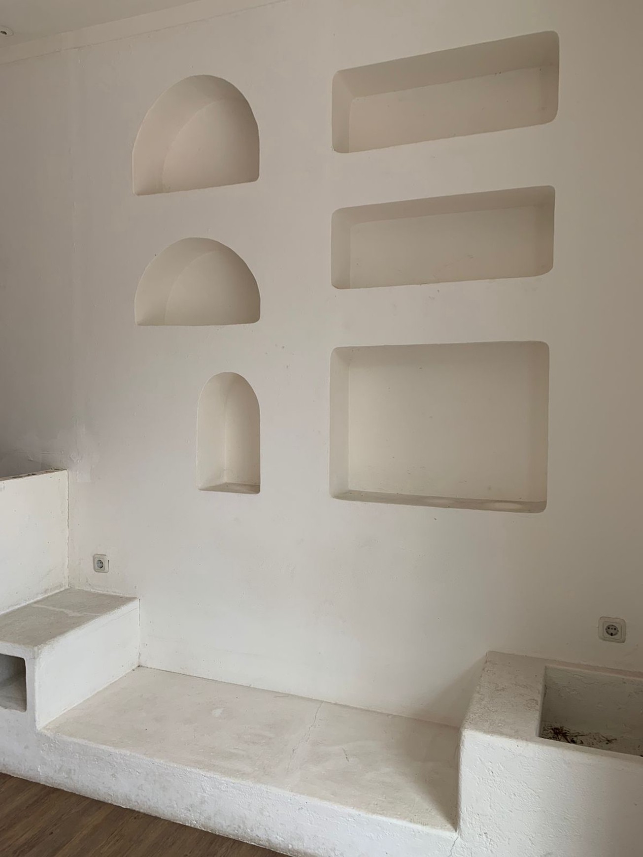 Ruko bagus, cocok untuk usaha maupun office&#x2026;. lokasi  strategis di Bintaro.