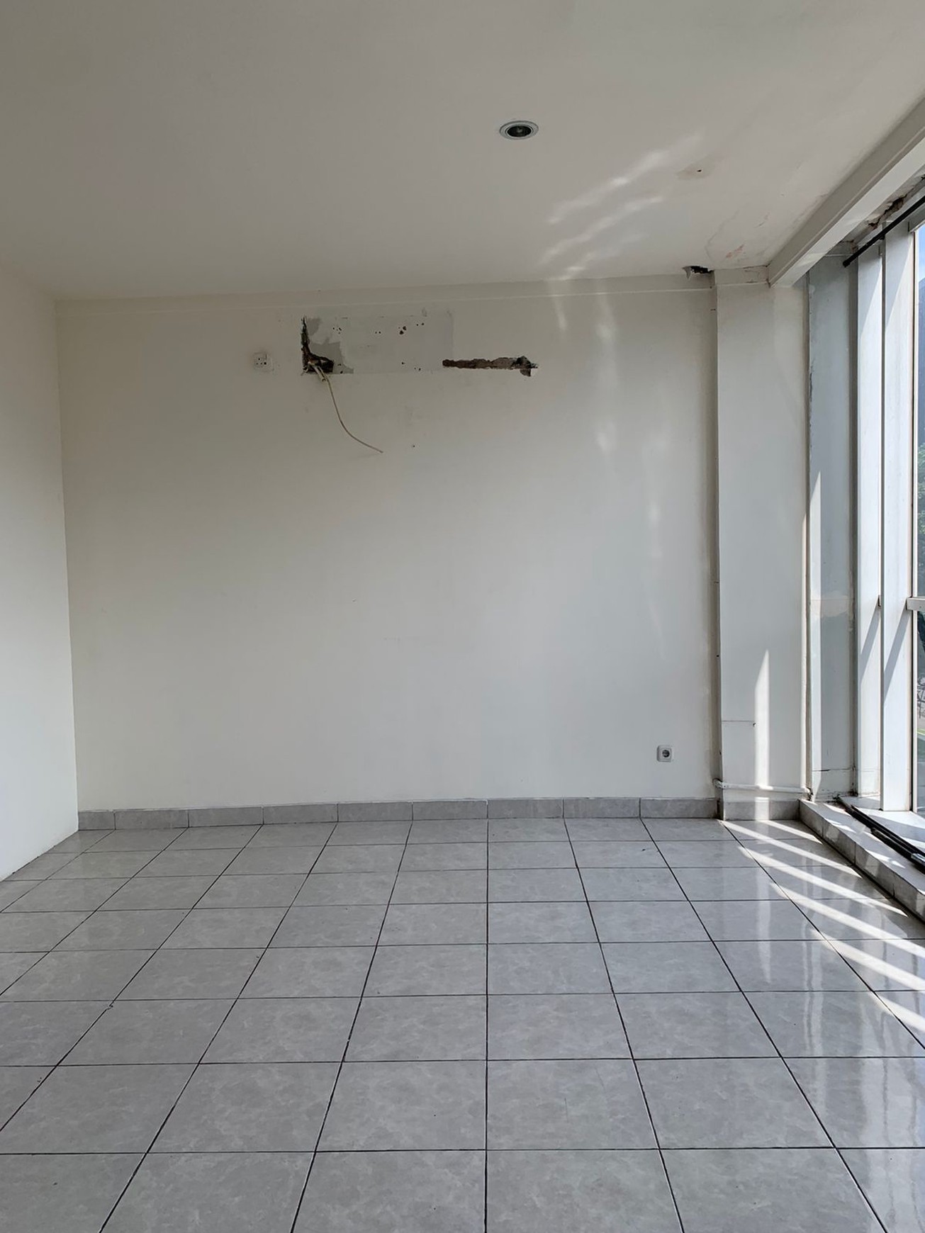 Ruko bagus, cocok untuk usaha maupun office&#x2026;. lokasi  strategis di Bintaro.