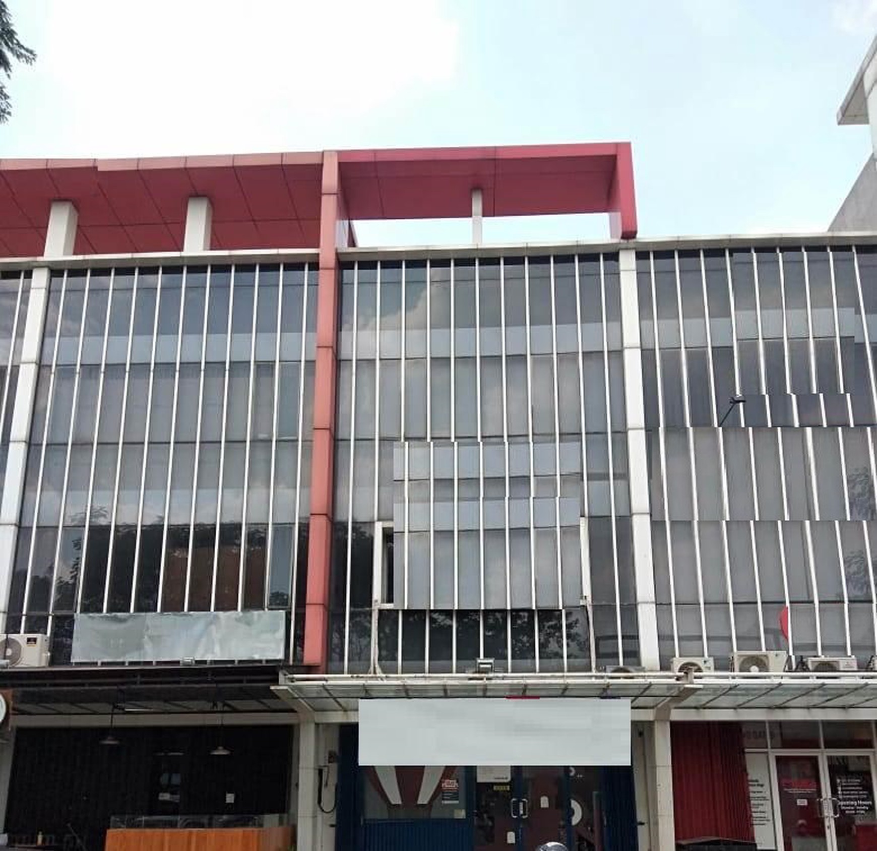 Ruko bagus, cocok untuk usaha maupun office&#x2026;. lokasi  strategis di Bintaro.