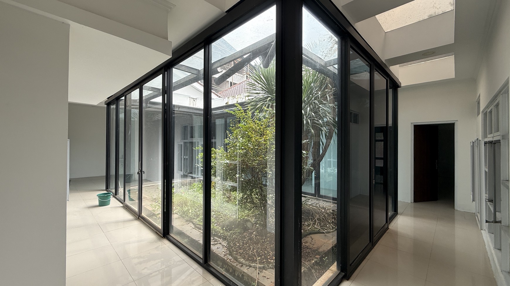 RUMAH COCOK UNTUK KANTOR DI MENTENG AREA