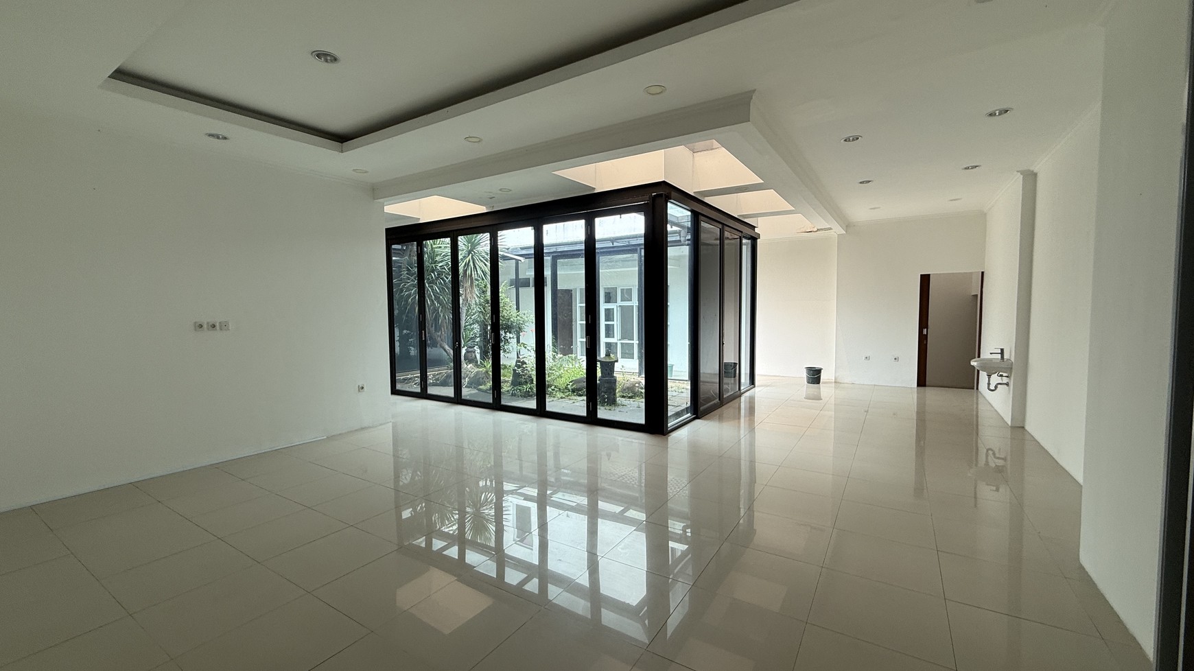 RUMAH COCOK UNTUK KANTOR DI MENTENG AREA