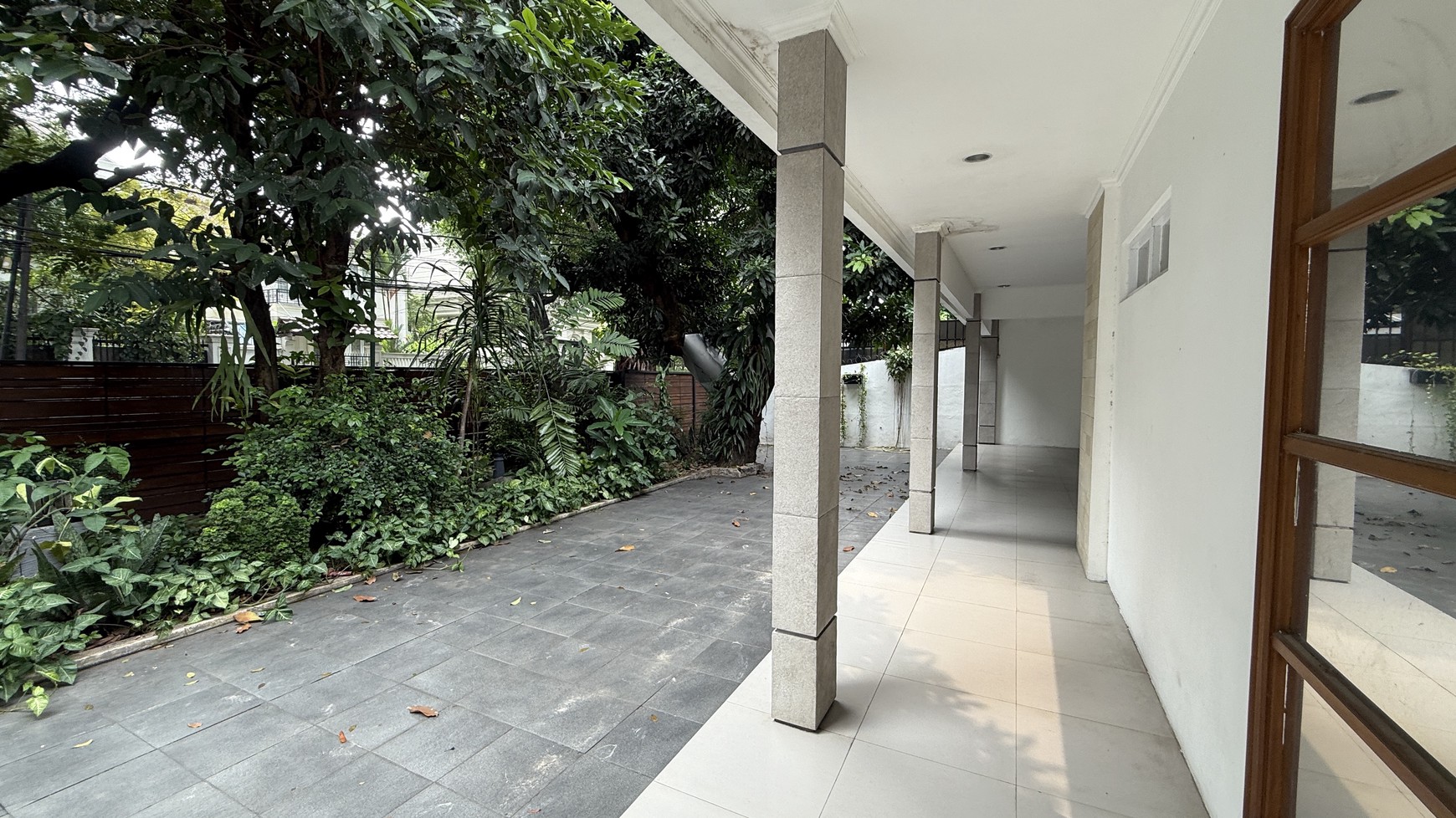 RUMAH COCOK UNTUK KANTOR DI MENTENG AREA