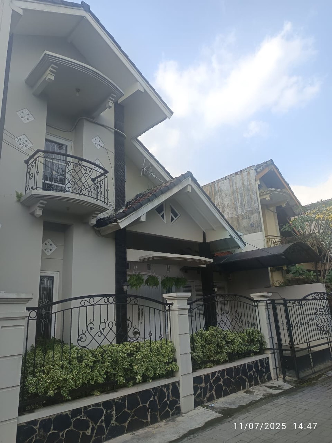 Rumah Tinggal 2 Lantai Lokasi Strategis di Condong Catur Depok Sleman 