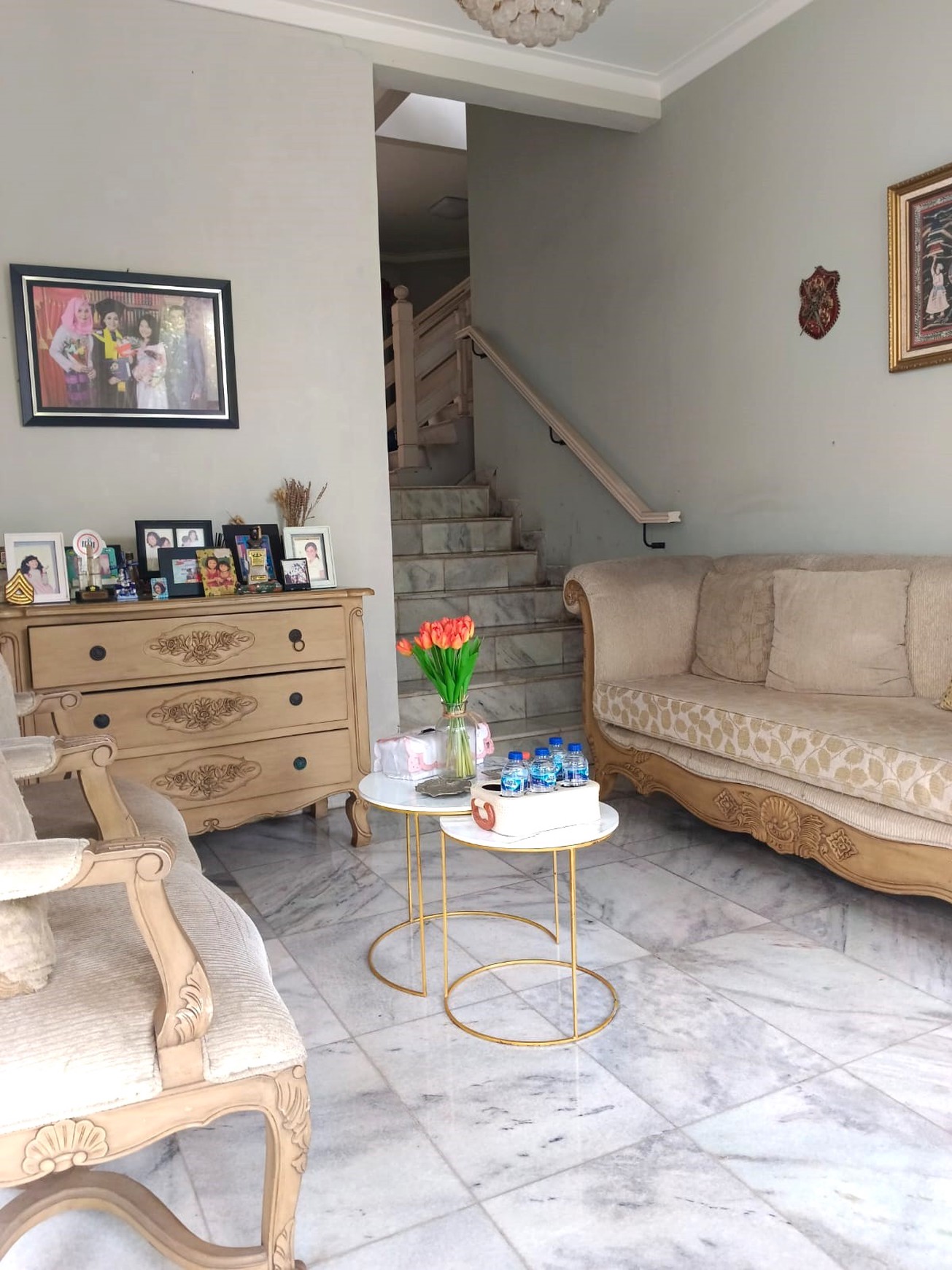 Rumah Modern di Komplek Elite Ceiling Tinggi Harga Terjangkau