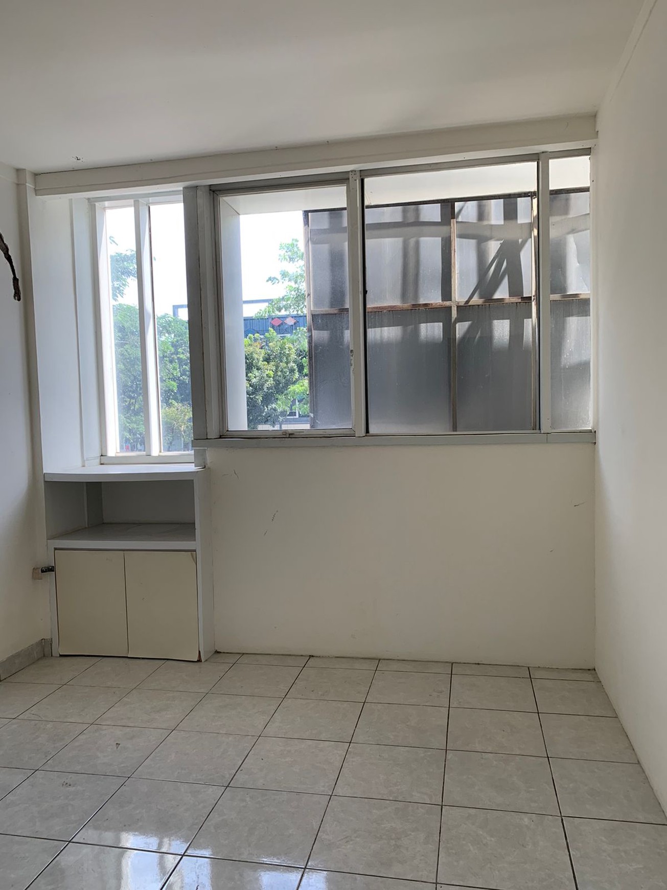 Ruko bagus, cocok untuk usaha maupun office&#x2026;. lokasi  strategis di Bintaro.