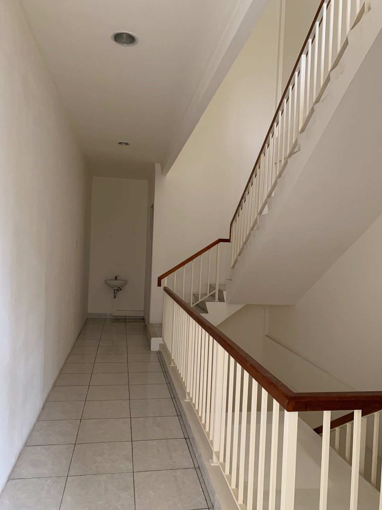 Ruko bagus, cocok untuk usaha maupun office&#x2026;. lokasi  strategis di Bintaro.