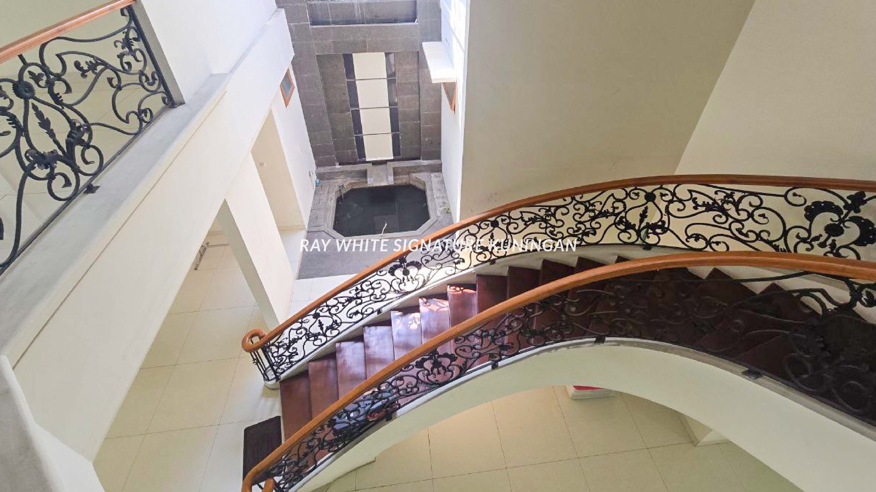 Dijual Rumah 2 Lantai Siap Huni Lokasi Elite di Jl Dwijaya II Kebayoran Baru