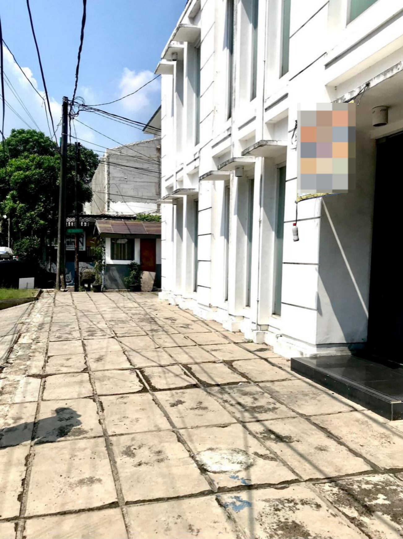 Disewakan Ruang Usaha, Lokasi Strategis dan Kawasan Ramai Depan Jalan besar Jl BIntaro Utama