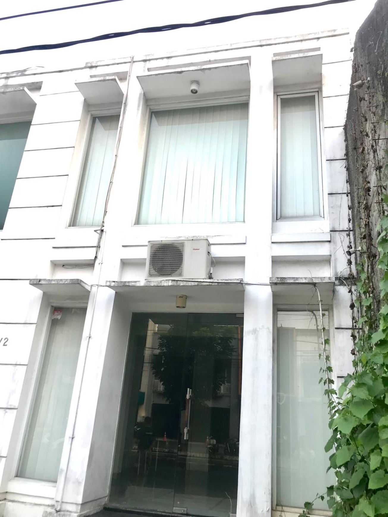 Disewakan Ruang Usaha, Lokasi Strategis dan Kawasan Ramai Depan Jalan besar Jl BIntaro Utama