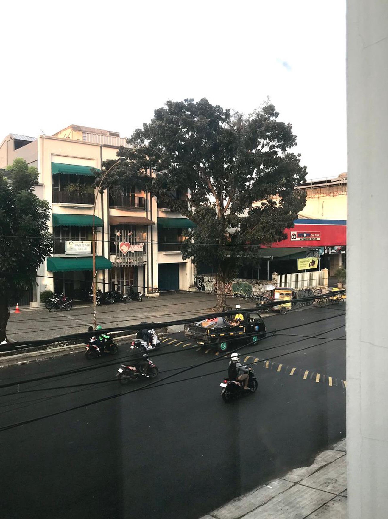 Disewakan Ruang Usaha, Lokasi Strategis dan Kawasan Ramai Depan Jalan besar Jl BIntaro Utama