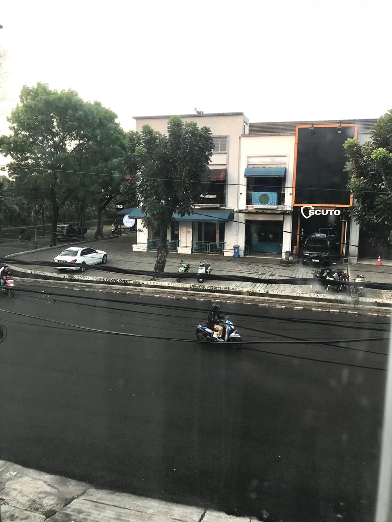 Disewakan Ruang Usaha, Lokasi Strategis dan Kawasan Ramai Depan Jalan besar Jl BIntaro Utama