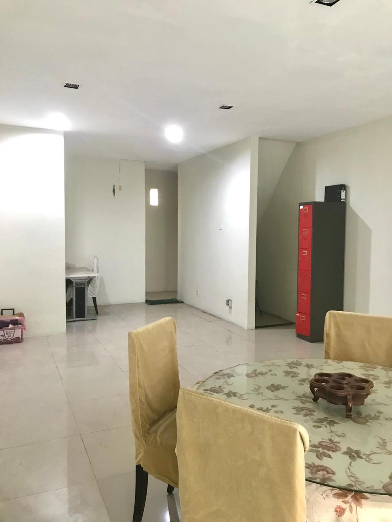 Disewakan Ruang Usaha, Lokasi Strategis dan Kawasan Ramai Depan Jalan besar Jl BIntaro Utama