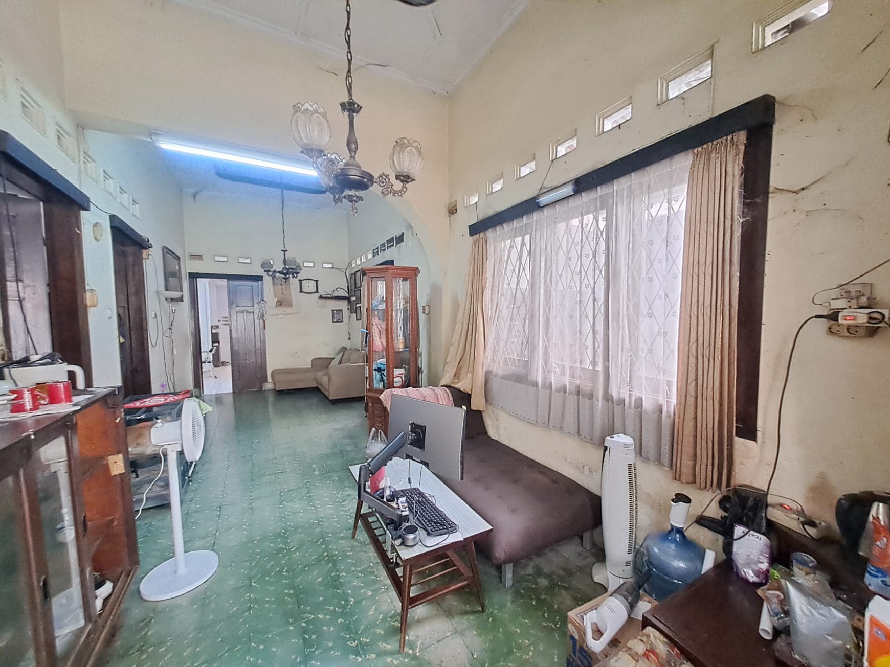 RUMAH KLASIK LOKASI STRATEGIS BENHIL, AKSES MUDAH SENOPATI, SUDIRMAN, GATOT SUBROTO 