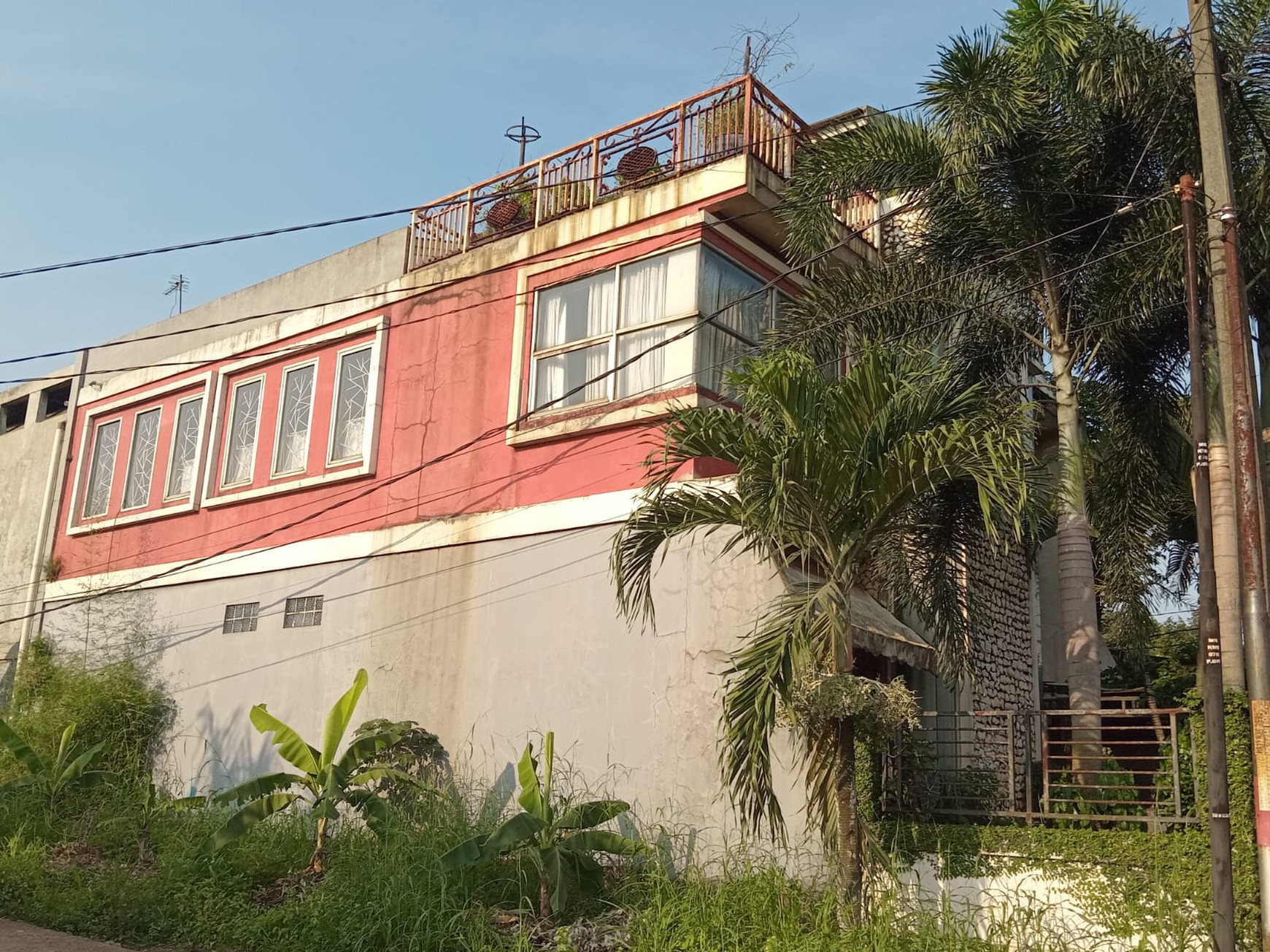 Dijual Rumah Asri Nuansa Villa  View Kebun Buah Naga, Dekat Kota Wisata Cibubur