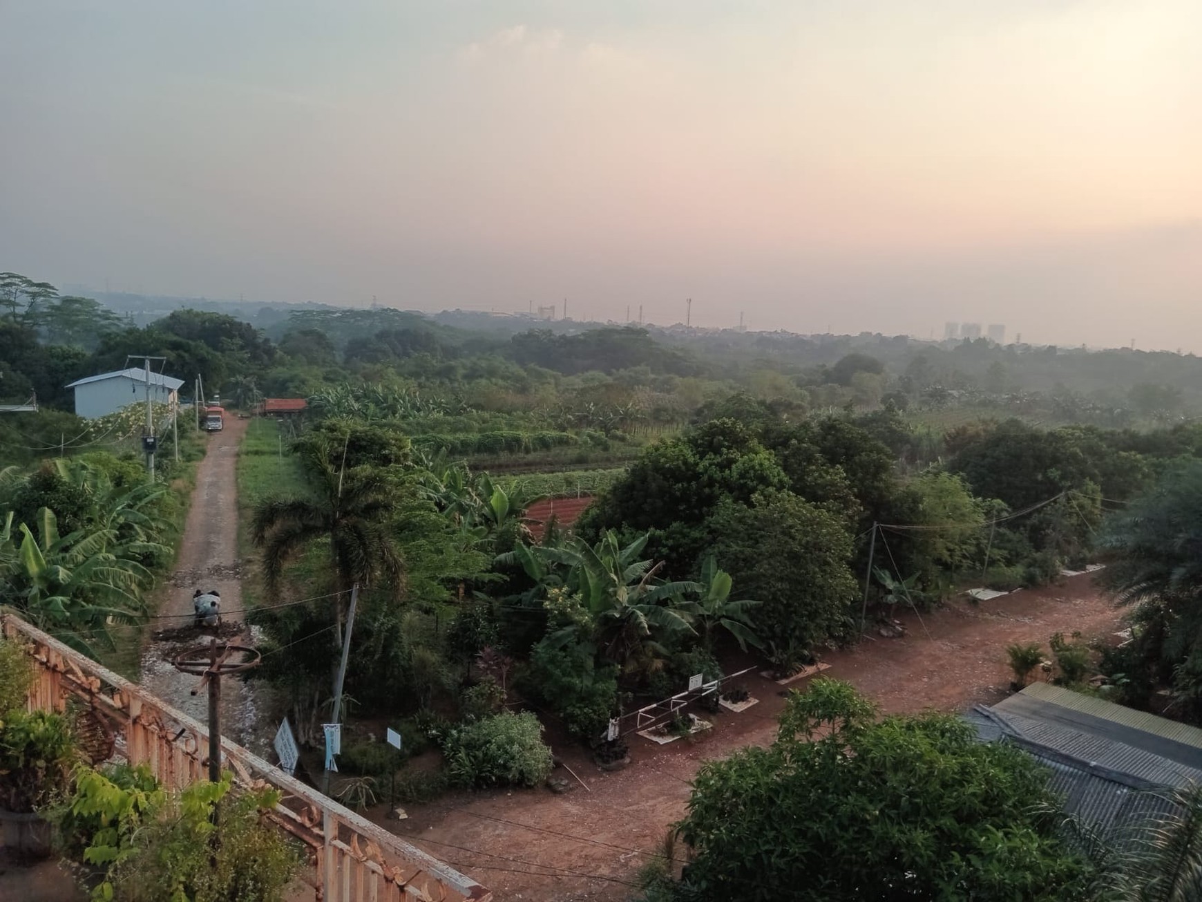 Dijual Rumah Asri Nuansa Villa  View Kebun Buah Naga, Dekat Kota Wisata Cibubur
