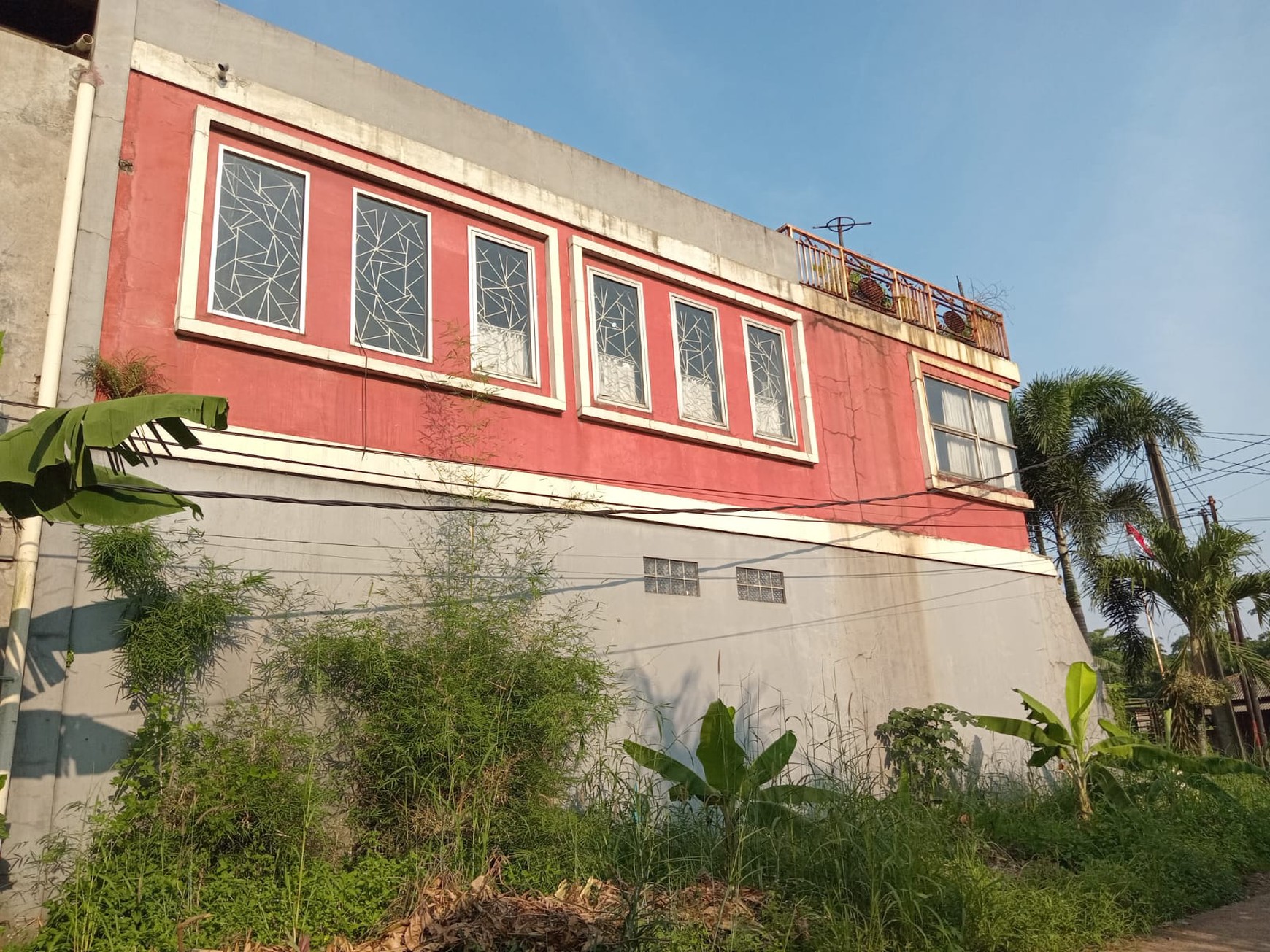 Dijual Rumah Asri Nuansa Villa  View Kebun Buah Naga, Dekat Kota Wisata Cibubur