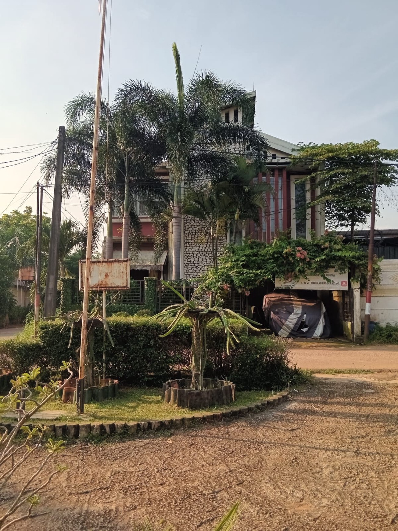 Dijual Rumah Asri Nuansa Villa  View Kebun Buah Naga, Dekat Kota Wisata Cibubur
