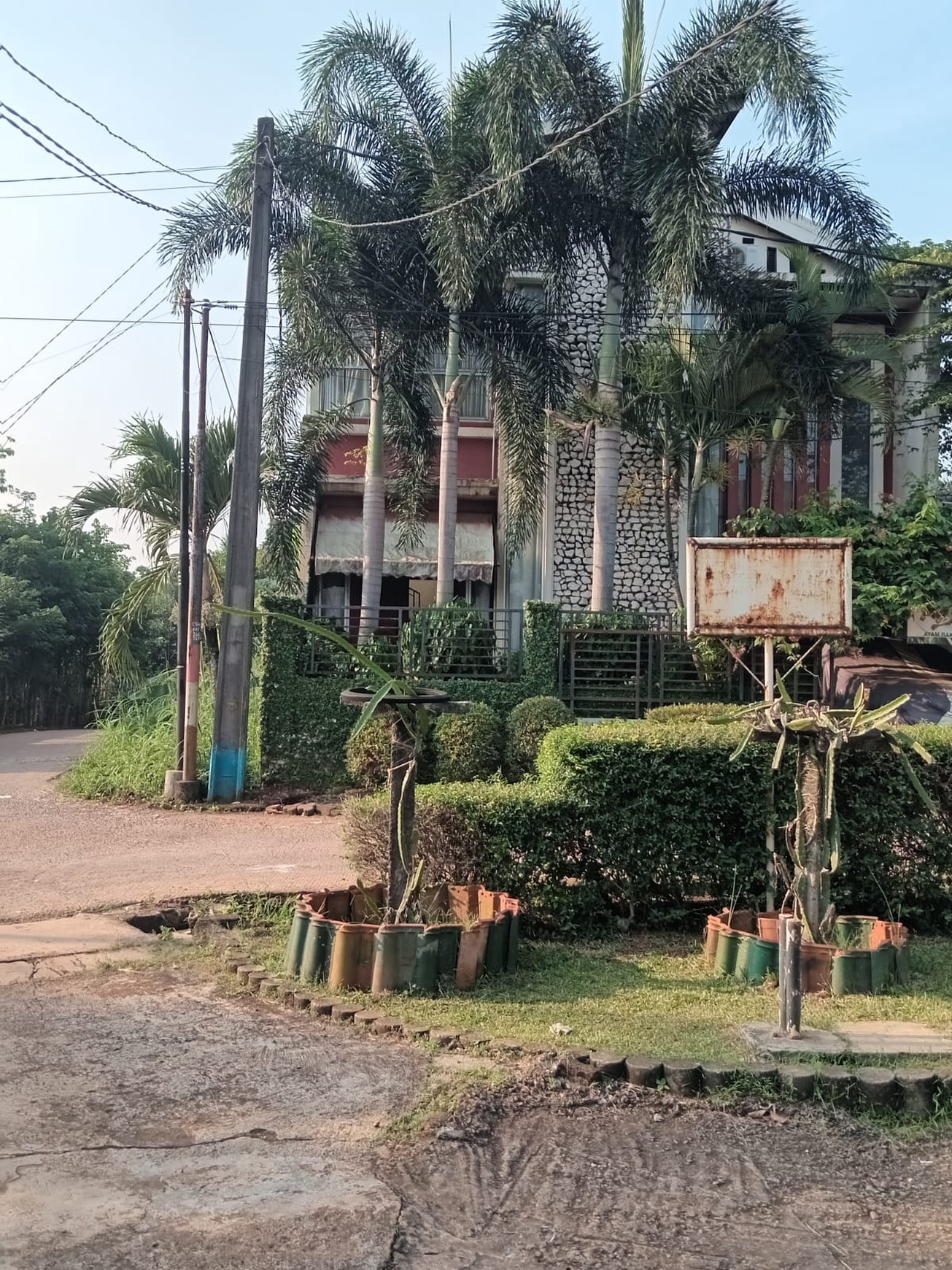 Dijual Rumah Asri Nuansa Villa  View Kebun Buah Naga, Dekat Kota Wisata Cibubur