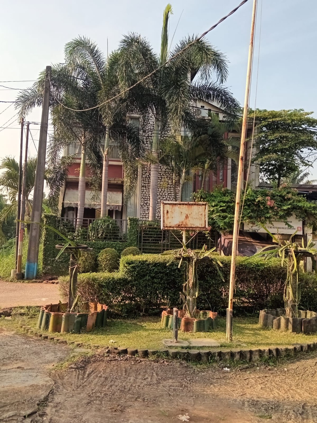 Dijual Rumah Asri Nuansa Villa  View Kebun Buah Naga, Dekat Kota Wisata Cibubur