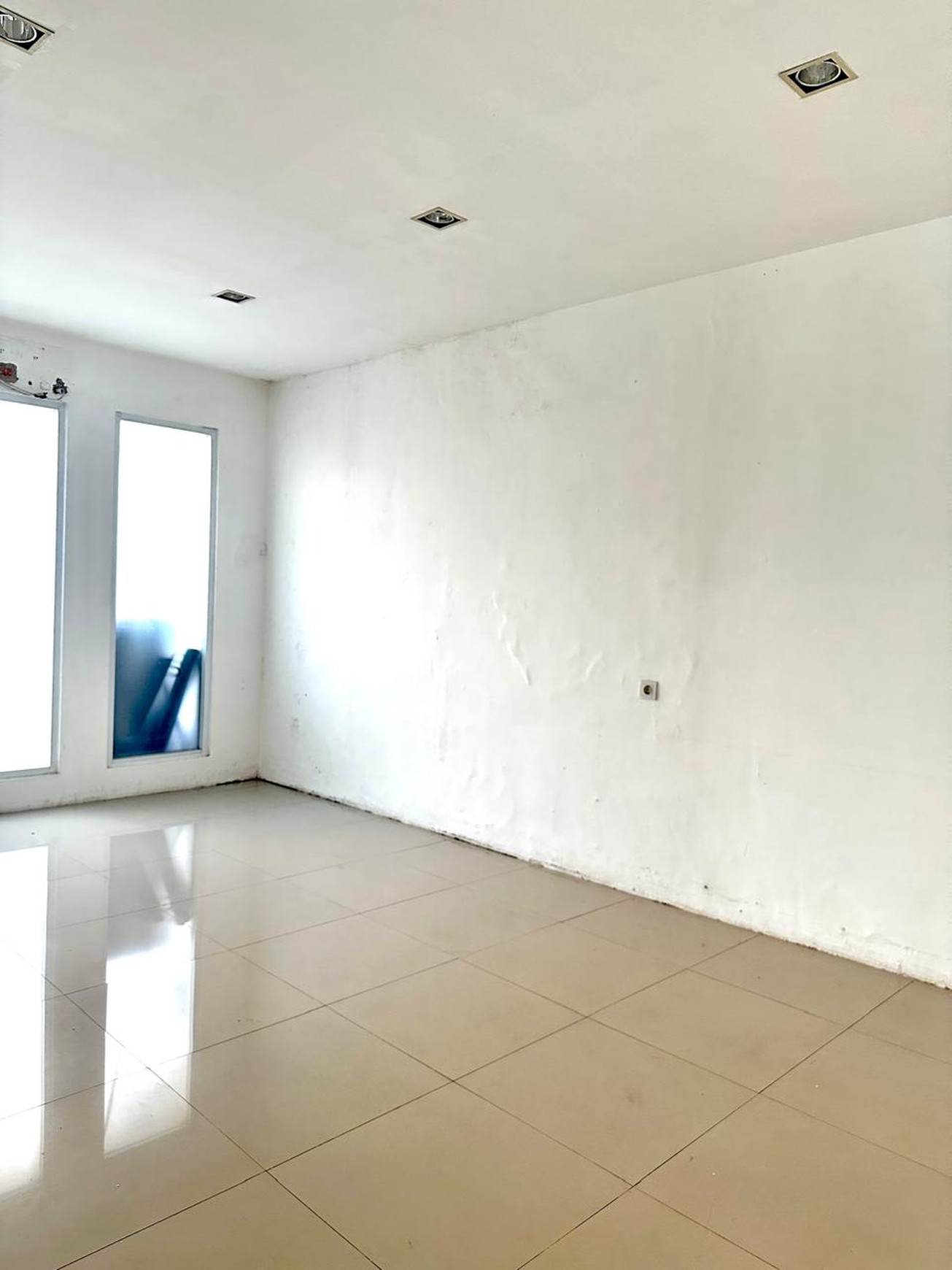 Ruko 2 lantai Pinggir Jalan Besar Bintaro Sektor 1 Siap Pakai Cocok untuk usaha retail atau kantor