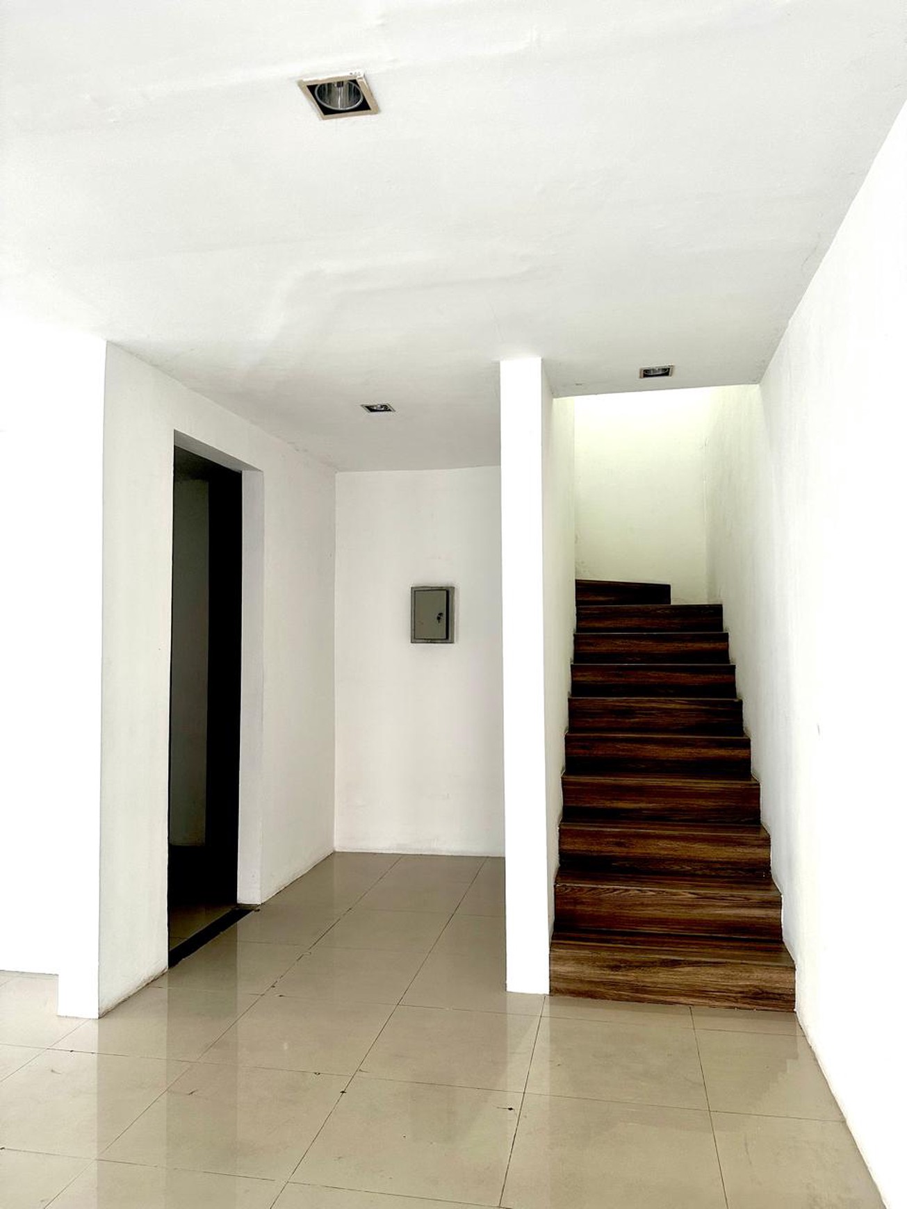 Ruko 2 lantai Pinggir Jalan Besar Bintaro Sektor 1 Siap Pakai Cocok untuk usaha retail atau kantor