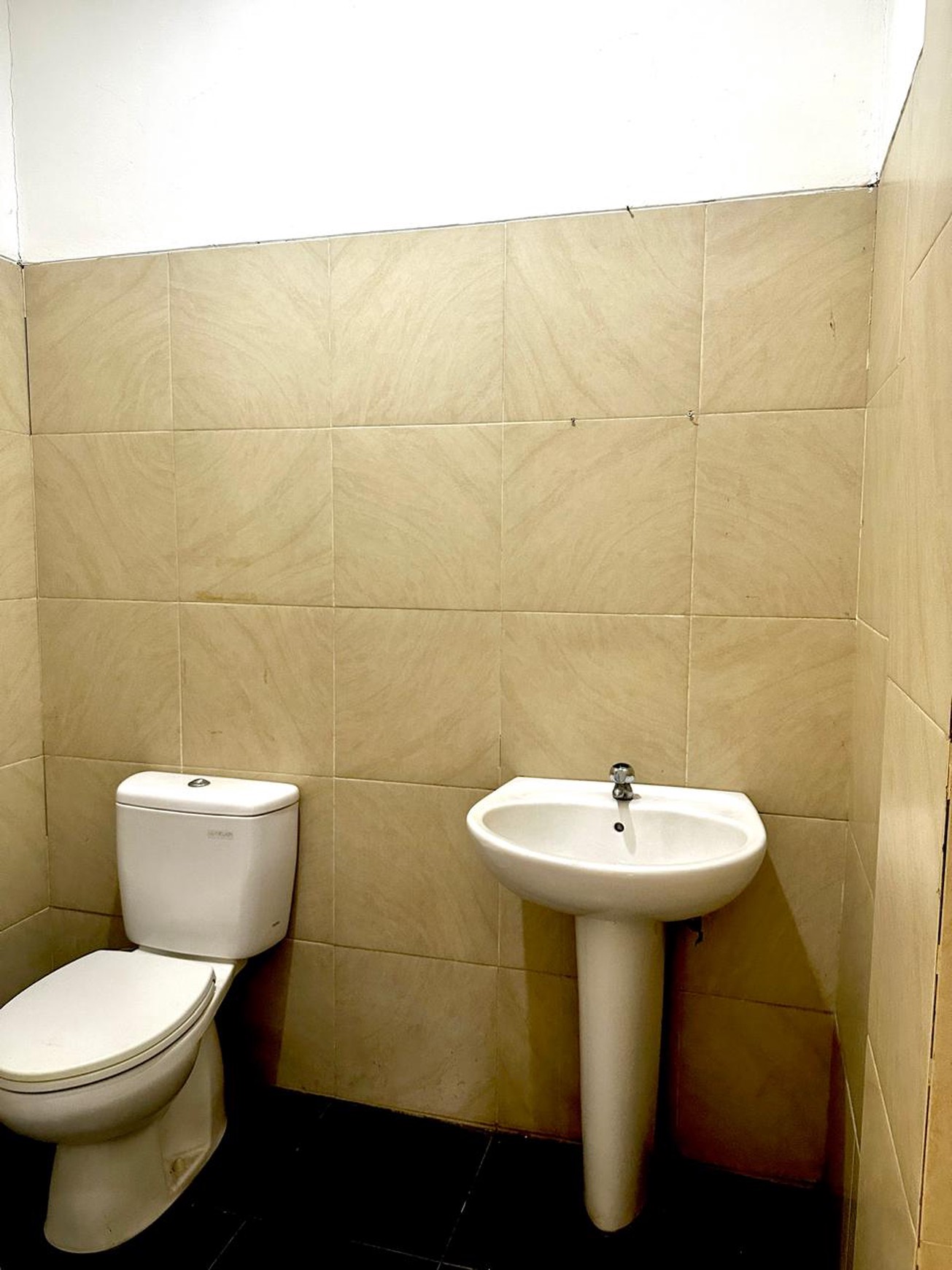Ruko 2 lantai Pinggir Jalan Besar Bintaro Sektor 1 Siap Pakai Cocok untuk usaha retail atau kantor