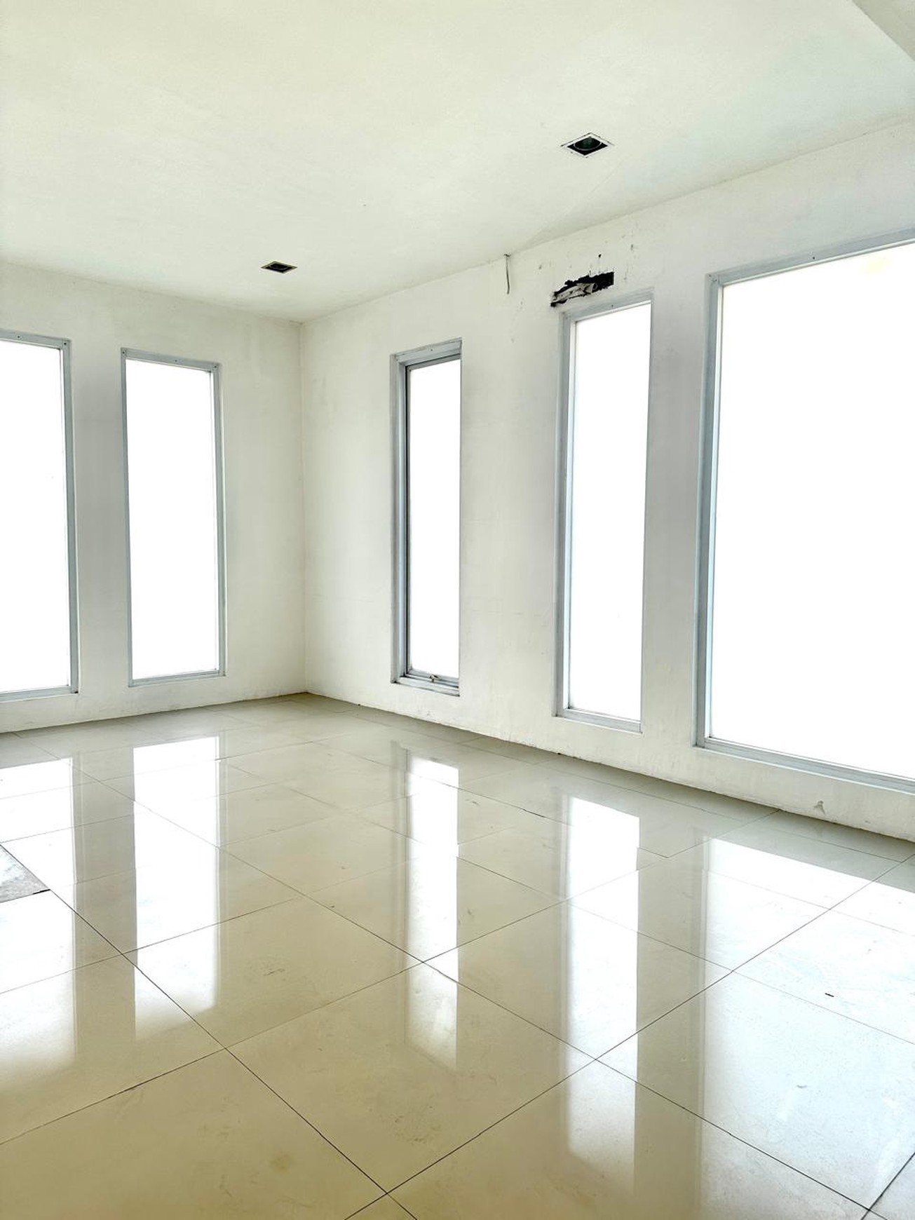 Ruko 2 lantai Pinggir Jalan Besar Bintaro Sektor 1 Siap Pakai Cocok untuk usaha retail atau kantor